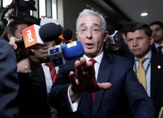 No puede ser que los medios le den crédito y prelación a la historia ilegal del ‘pájaro que le dispara a las escopetas’, Uribe un Verdadero “Magnicidio Mediático»