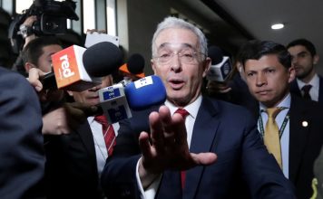 No puede ser que los medios le den crédito y prelación a la historia ilegal del ‘pájaro que le dispara a las escopetas’, Uribe un Verdadero “Magnicidio Mediático»