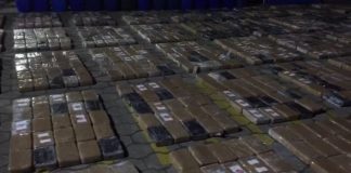 ARMADAS DE COLOMBIA Y ECUADOR INCAUTA 2.4 TONELADAS DE COCAÍNA PERTENECIENTES A LAS GUERRILLAS UNIDAS DEL PACÍFICO