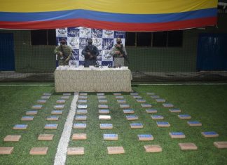 FUERZA PÚBLICA INCAUTA COCAÍNA OCULTA EN COSTALES DE COCO EN TIMBIQUÍ CAUCA