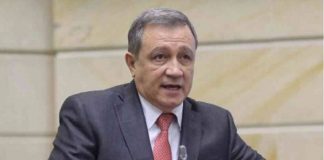 A través de su cuenta de Twitter, el senador Ernesto Macías propuso a Tomás Uribe Moreno