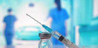 Empieza la vacunación a los mayores de 60 años en Colombia