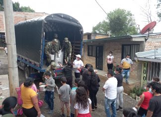 Mientras la Policia acribilla brutalmente al Pueblo, Ejército entrega donaciones en barrios vulnerables de Popayán